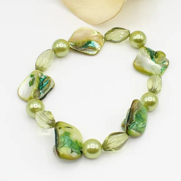 Vintage mother of pearl and bead bracelet - Picture 3 of 5